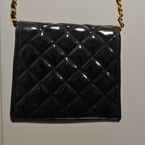 GENTLY USED, VINTAGE LOOK, PATENT LEATHER PURSE!!! - Picture 2 of 3